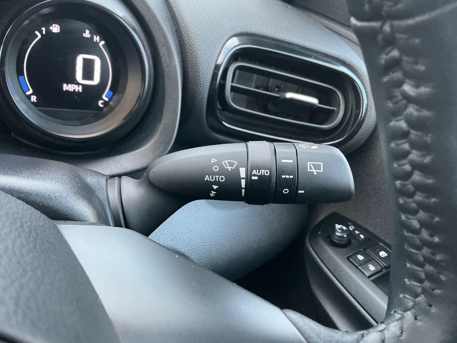 Used Mazda Mazda2 HYBRID 2023 for sale - 77253797: Photo 20