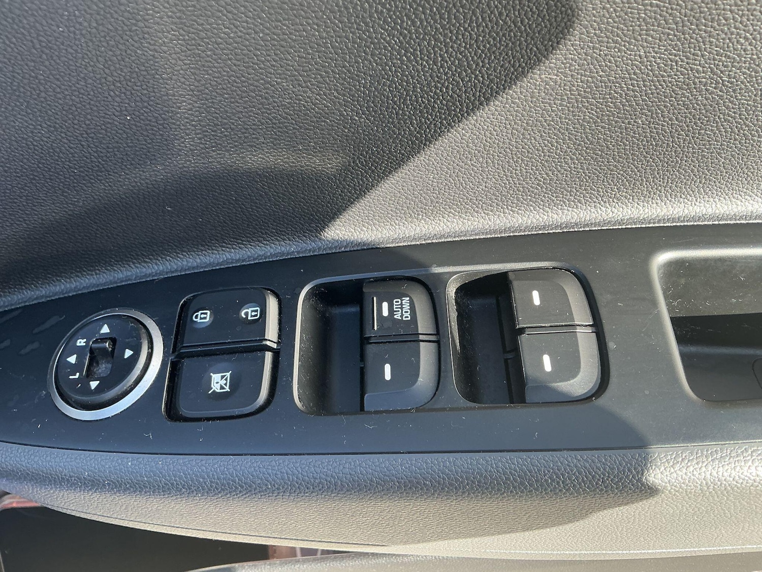 Used Hyundai i10 for sale - 77738633: Photo 15