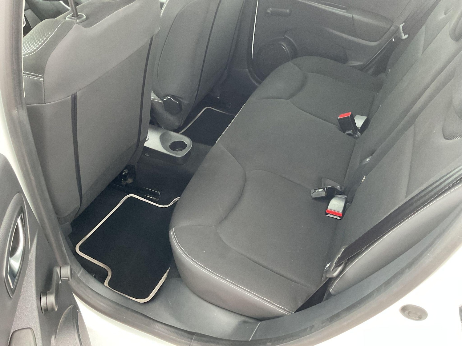 Used Renault Clio for sale - 76360122: Photo 13