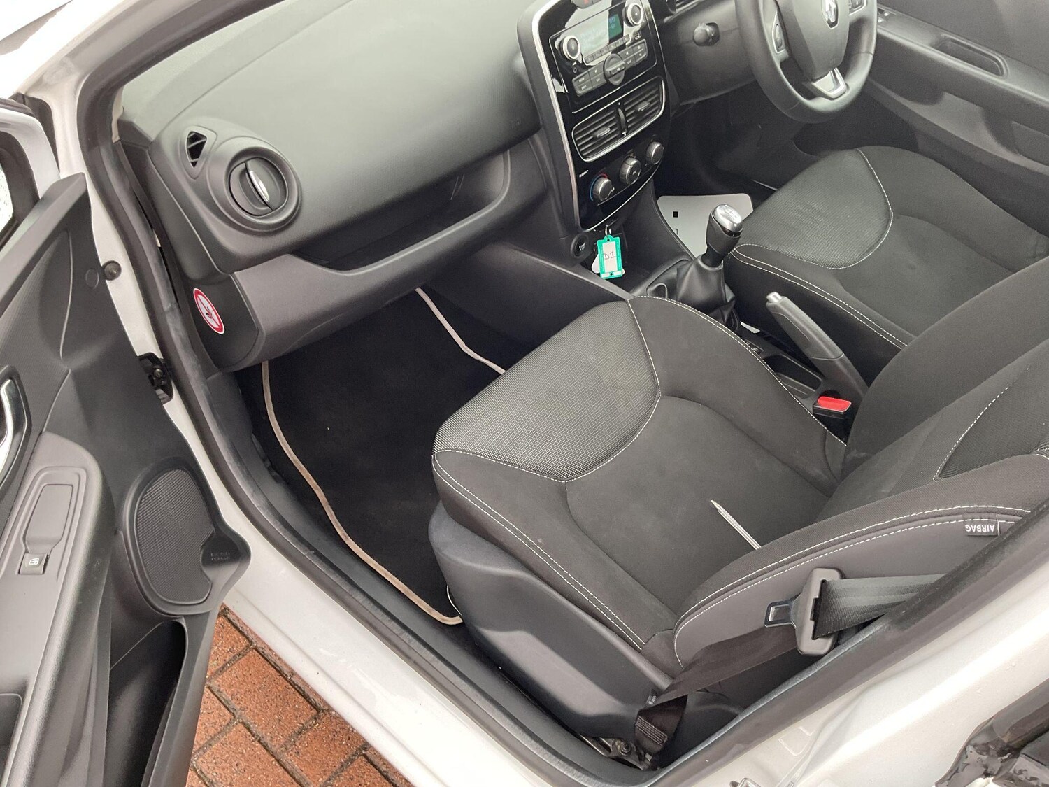Used Renault Clio for sale - 76360122: Photo 14