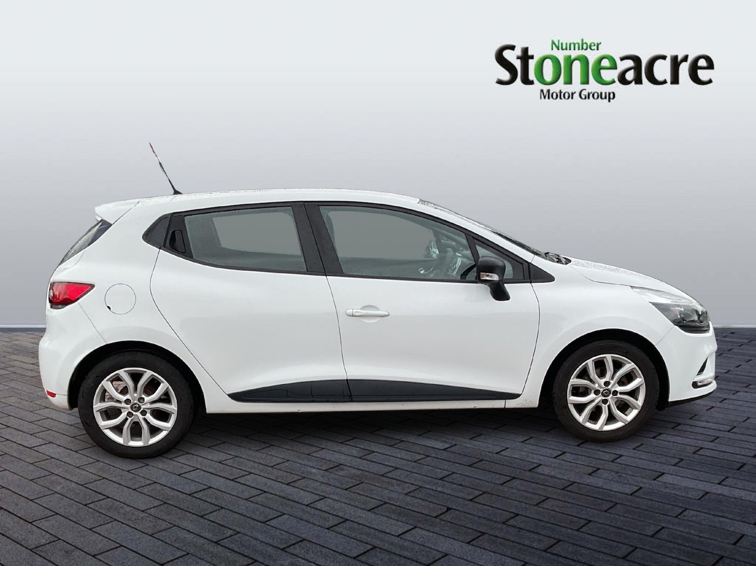 Used Renault Clio for sale - 76360122: Photo 2