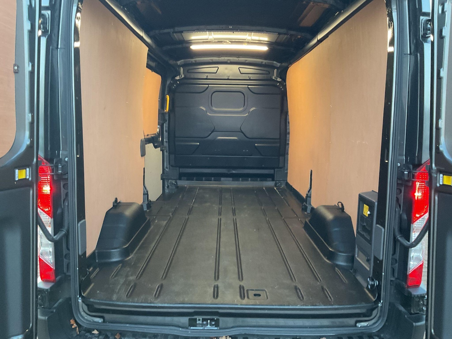 Used Ford E-Transit 2025 for sale - 76926557: Photo 11