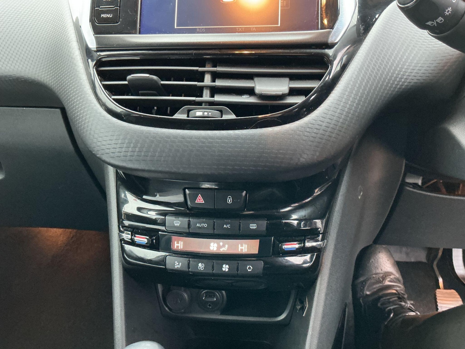 Used Peugeot 2008 2016 for sale - 77839721: Photo 18