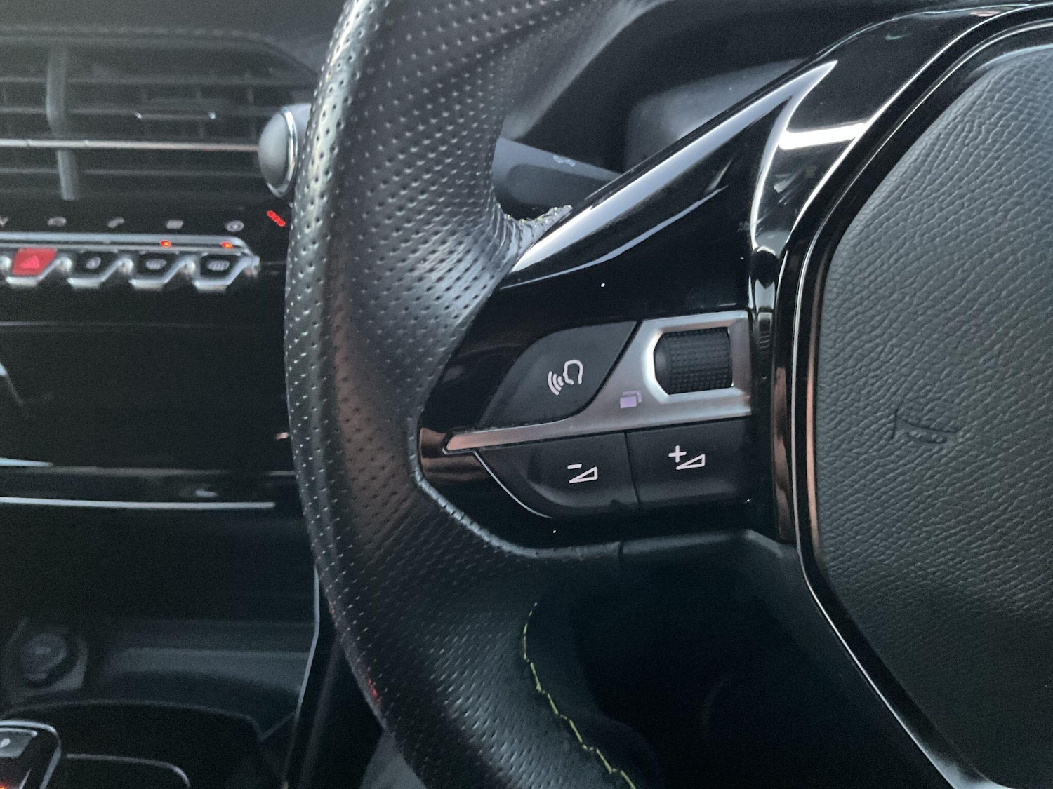 Used Peugeot 2008 2021 for sale - 76965175: Photo 25