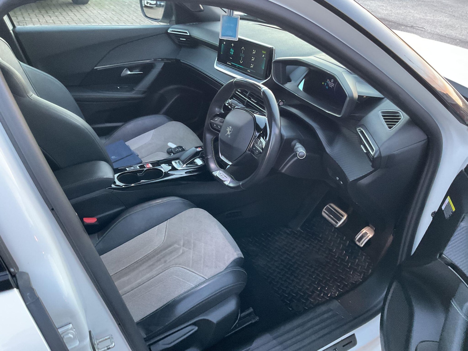 Used Peugeot 2008 2021 for sale - 76965175: Photo 9