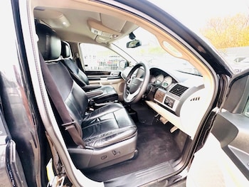 Used Chrysler Grand Voyager 2014 for sale - 76456900: Photo