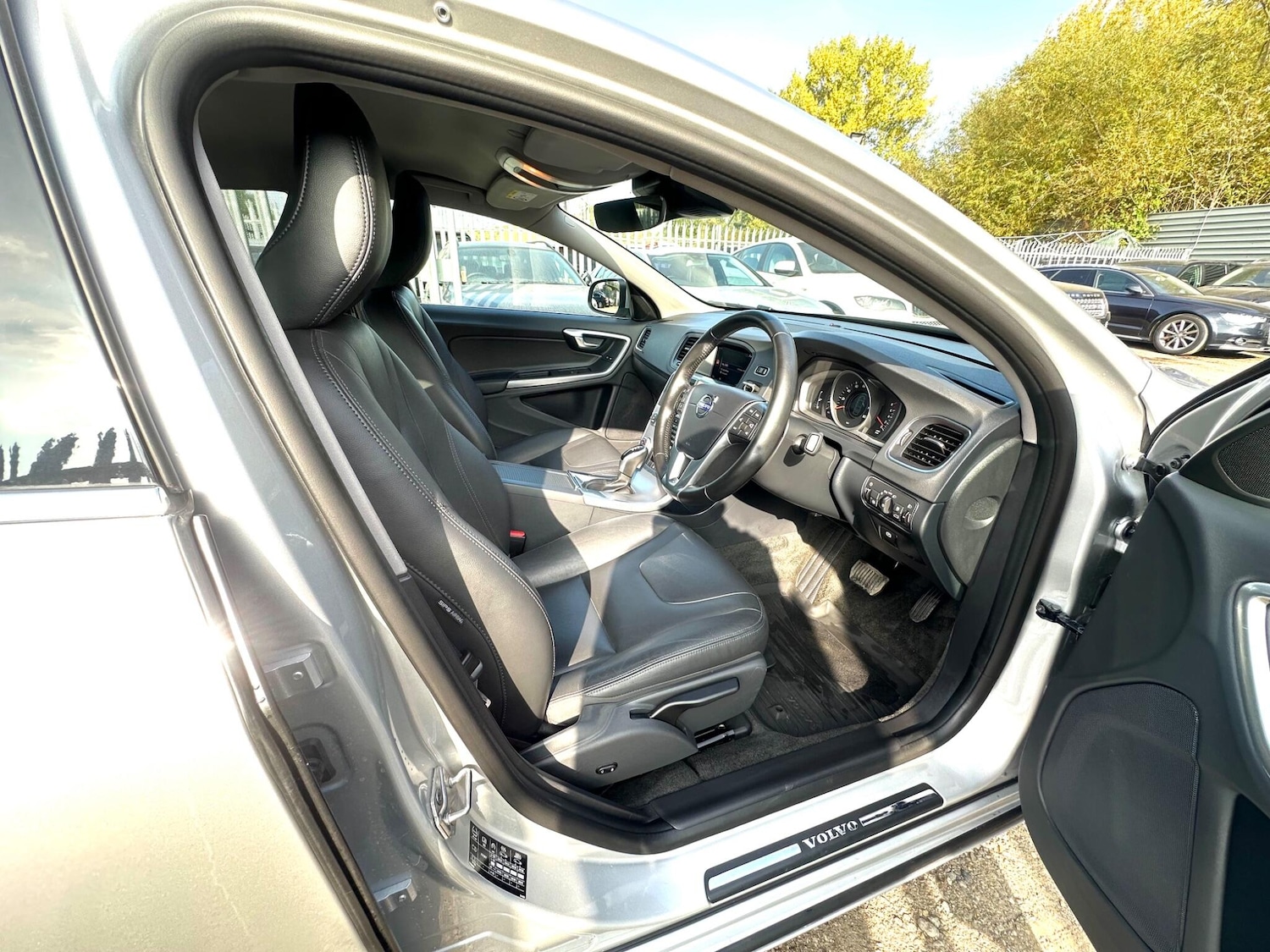 Used Volvo S60 2018 for sale - 76174662: Photo 2