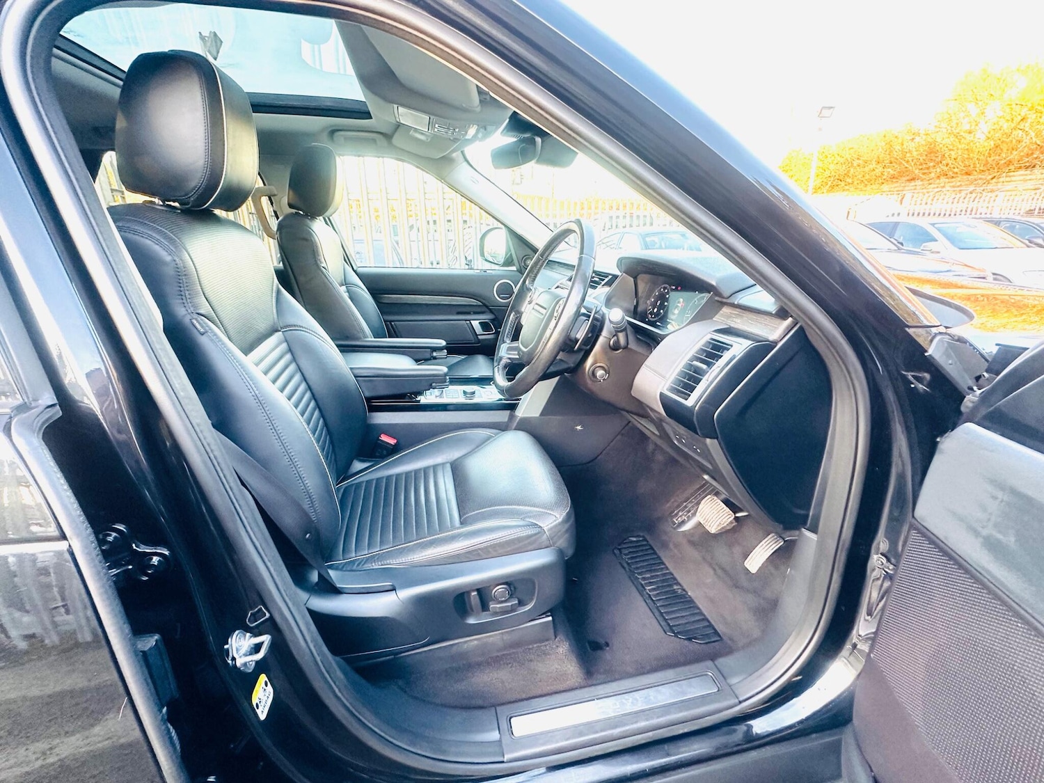 Used Land Rover Discovery 2018 for sale - 75414218: Photo 2