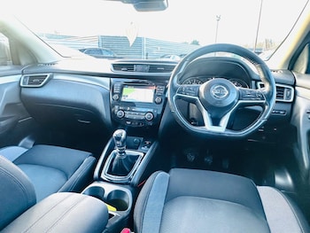 Used Nissan Qashqai 2018 for sale - 76996999: Photo