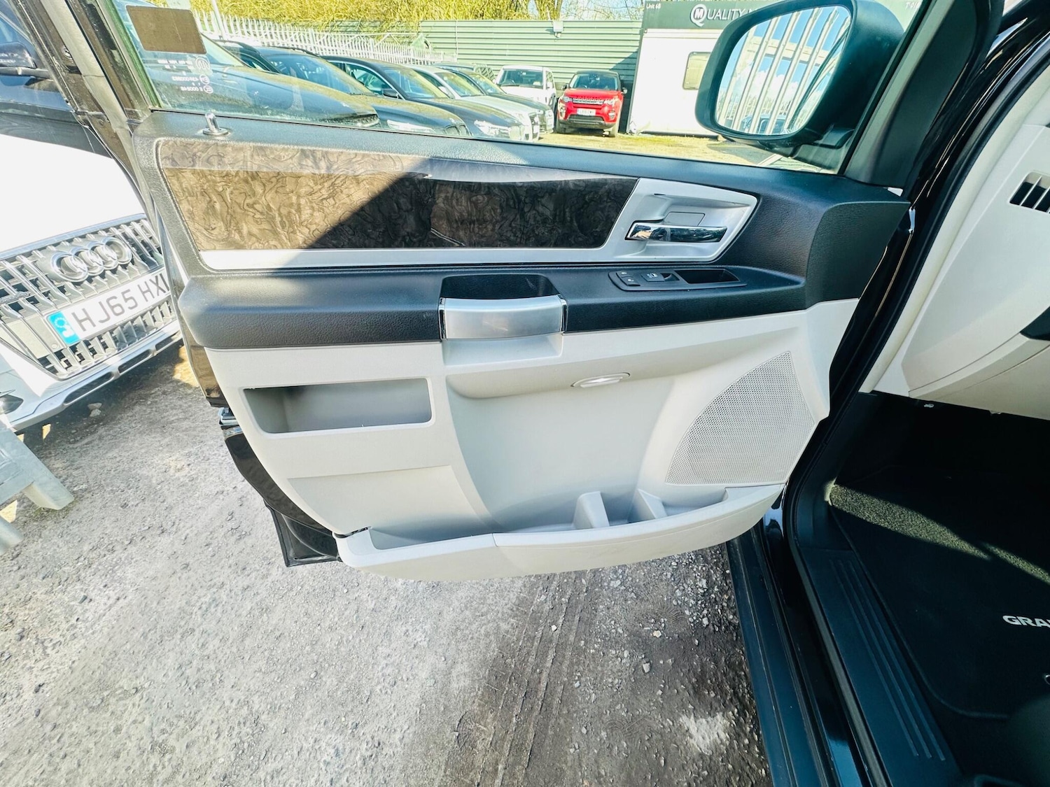 Used Chrysler Grand Voyager 2014 for sale - 76995734: Photo 46