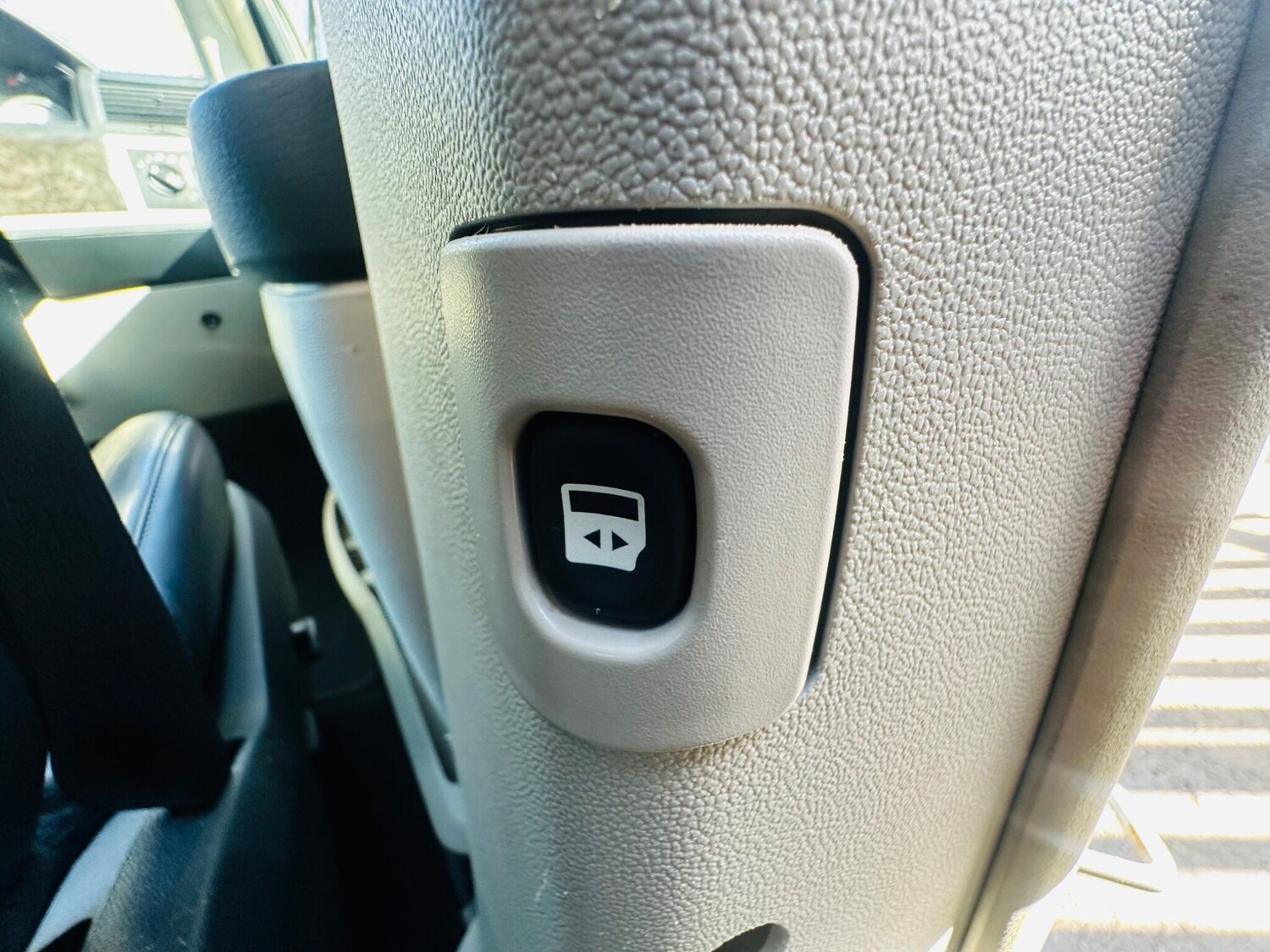 Used Chrysler Grand Voyager 2014 for sale - 76995734: Photo 50