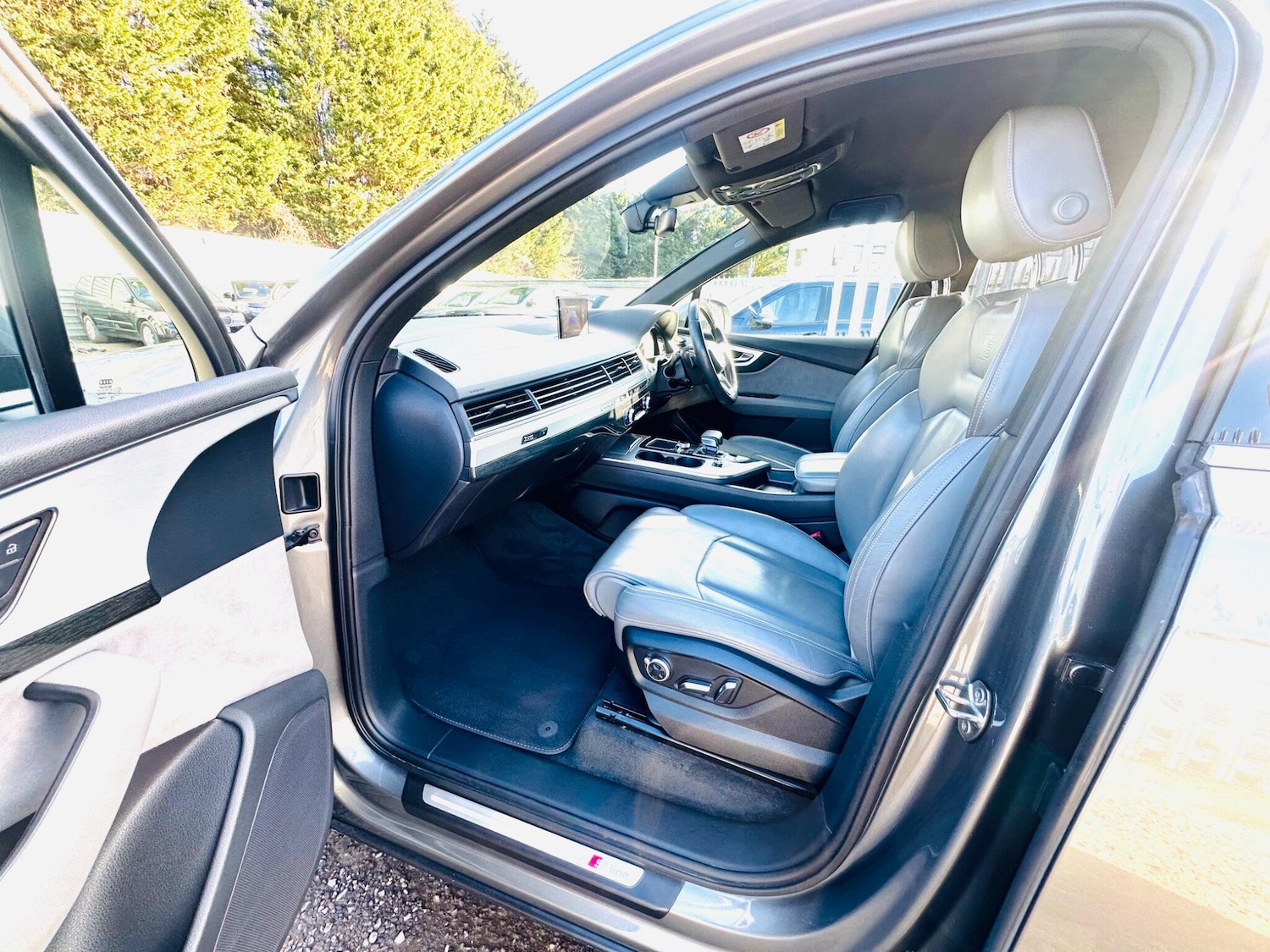 Used Audi Q7 2015 for sale - 77611800: Photo 78