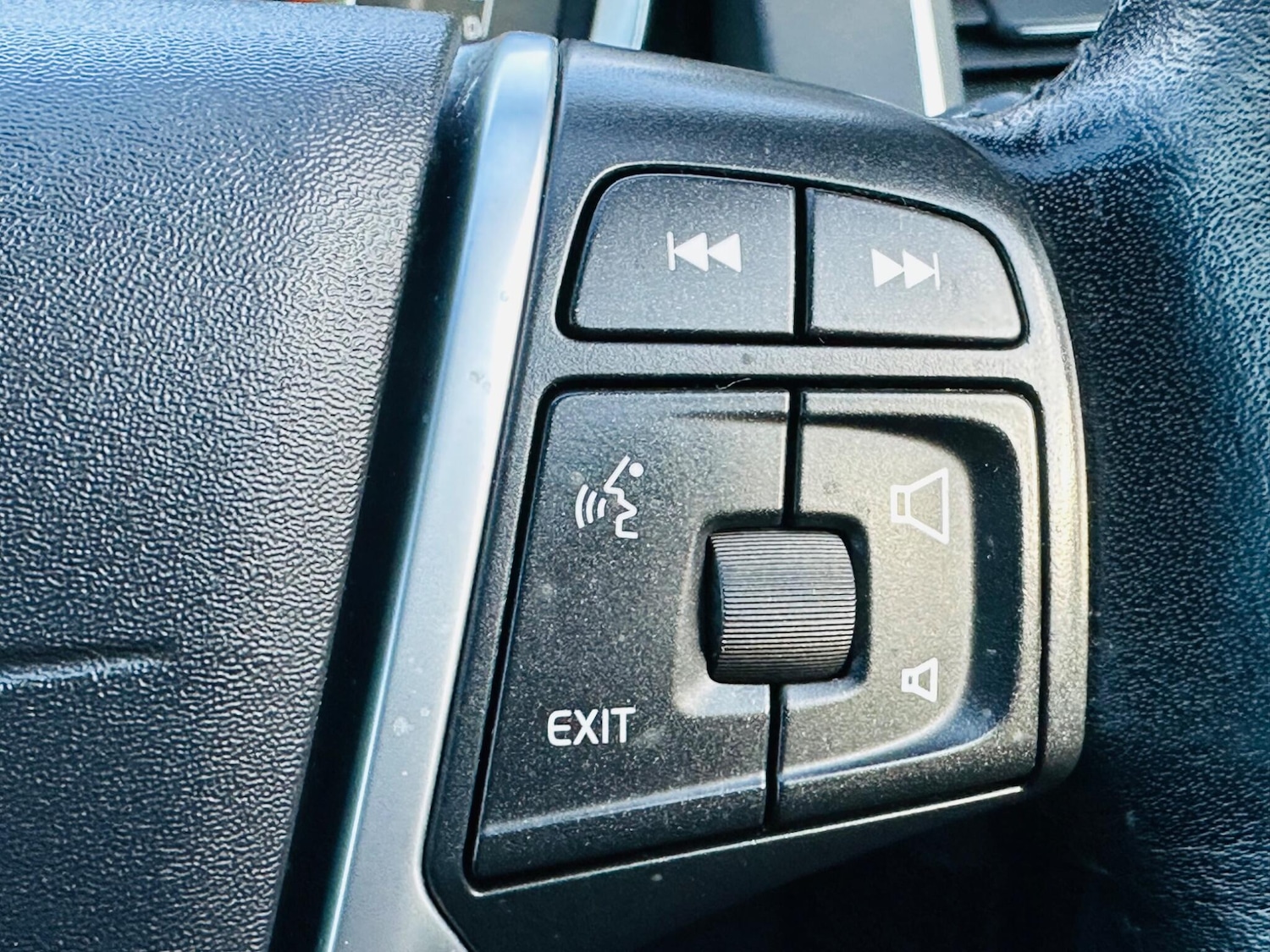 Used Volvo XC60 2017 for sale - 76995325: Photo 28