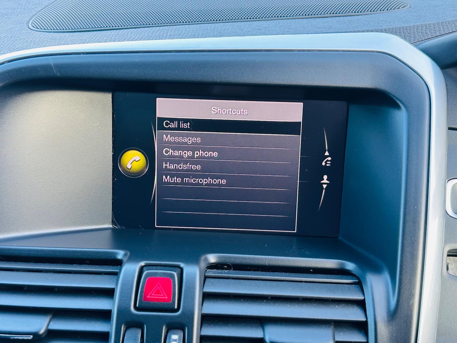 Used Volvo XC60 2017 for sale - 76995325: Photo 30