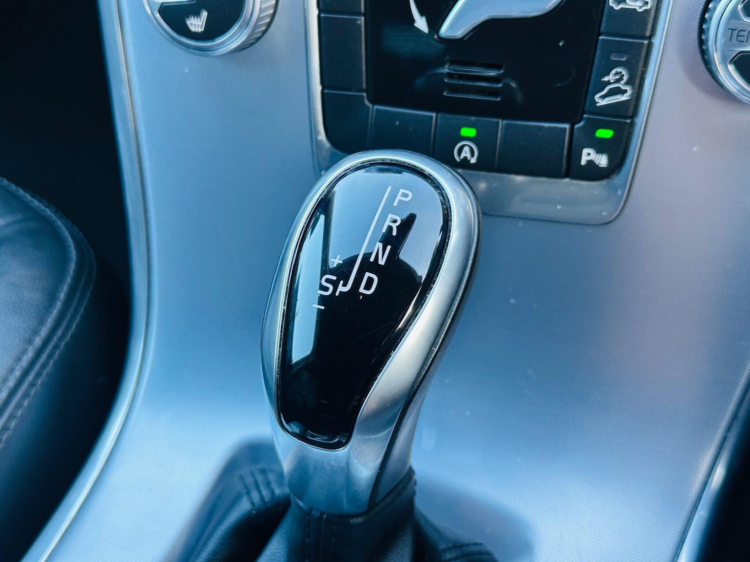 Used Volvo XC60 2017 for sale - 76995325: Photo 40