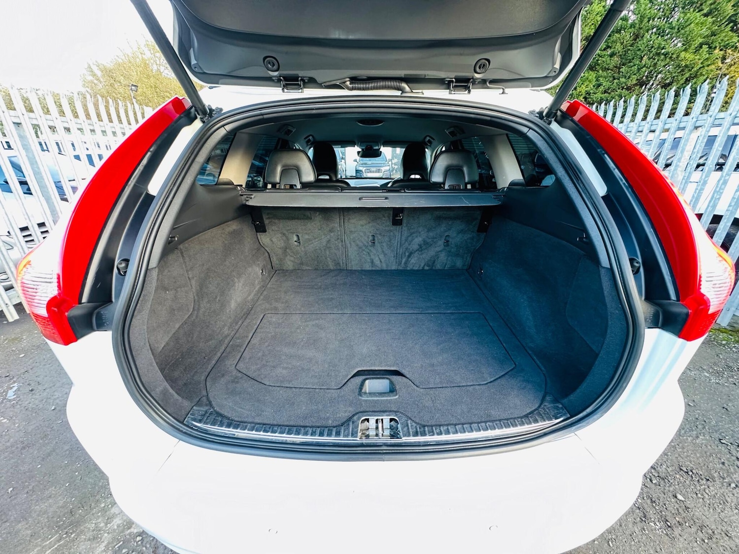 Used Volvo XC60 2017 for sale - 76995325: Photo 49