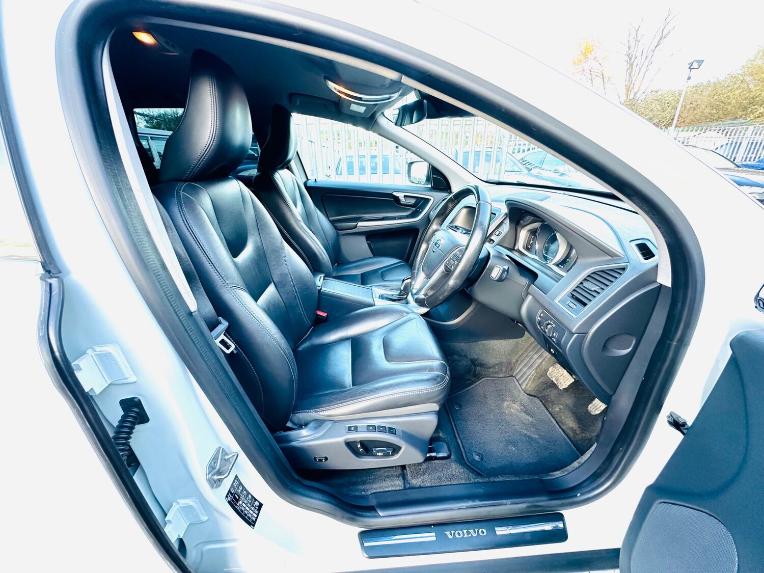 Used Volvo XC60 2017 for sale - 76247337: Photo 15