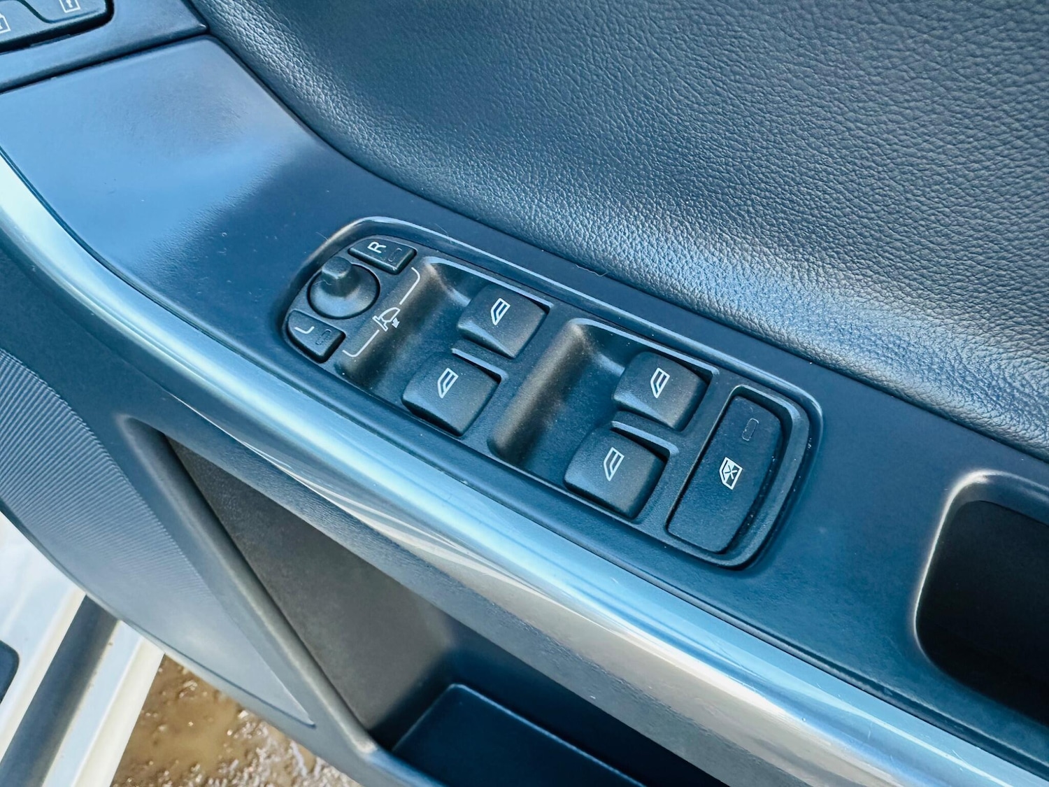 Used Volvo XC60 2017 for sale - 76247337: Photo 19