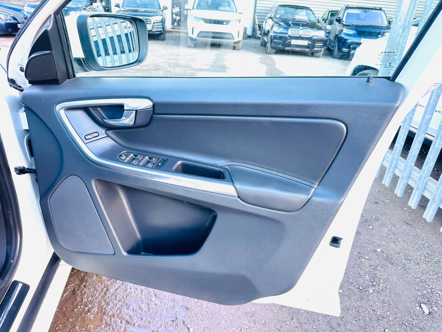 Used Volvo XC60 2017 for sale - 76247337: Photo 21