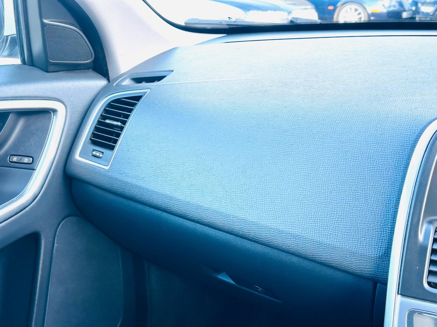 Used Volvo XC60 2017 for sale - 76247337: Photo 43