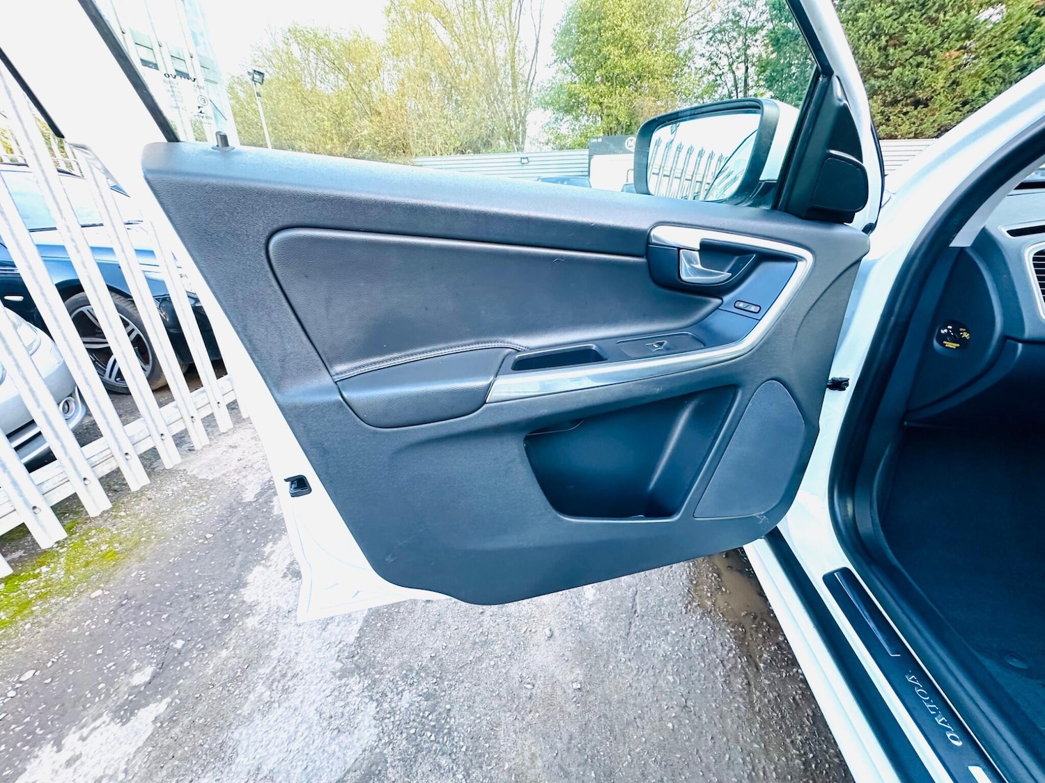 Used Volvo XC60 2017 for sale - 76247337: Photo 44