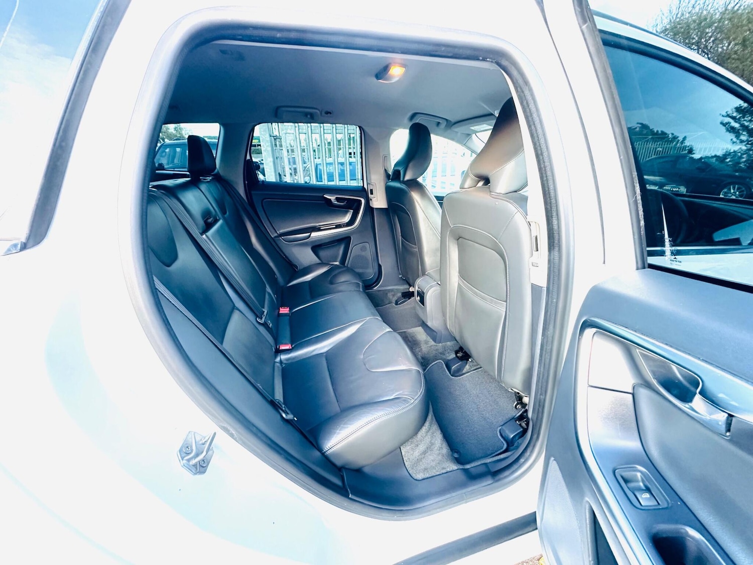 Used Volvo XC60 2017 for sale - 76247337: Photo 46