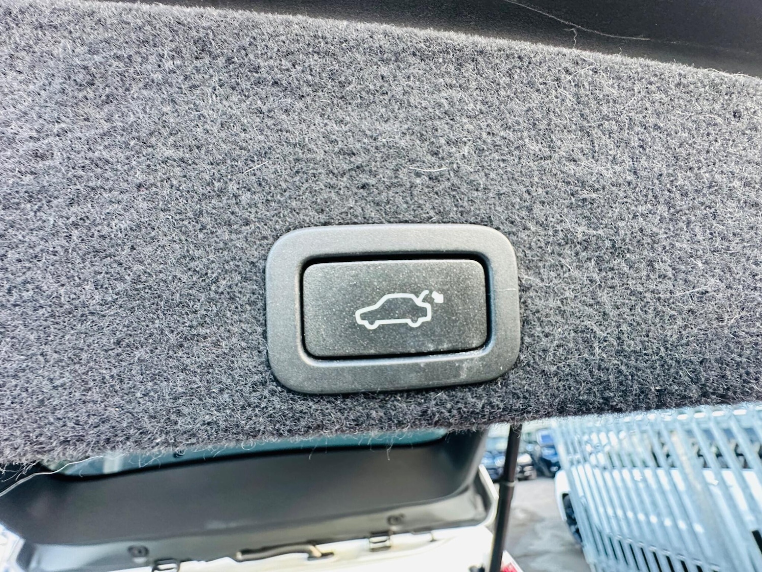 Used Volvo XC60 2017 for sale - 76247337: Photo 50