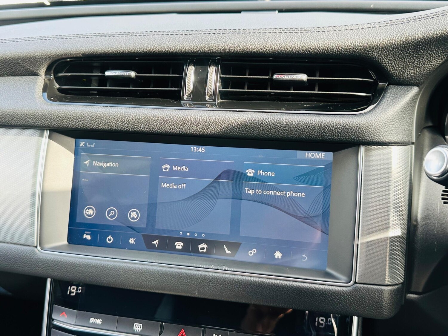 Used Jaguar XF 2019 for sale - 75949171: Photo 33