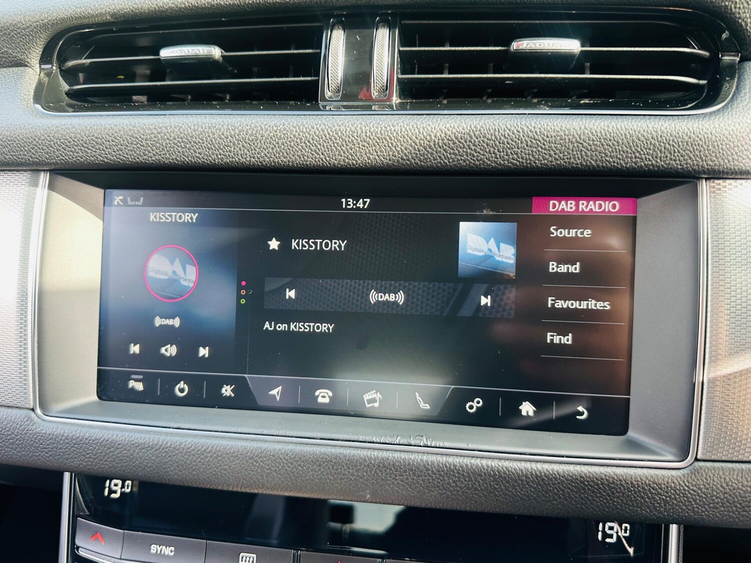 Used Jaguar XF 2019 for sale - 75949171: Photo 35