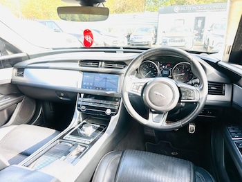 Used Jaguar XF 2019 for sale - 75949171: Photo