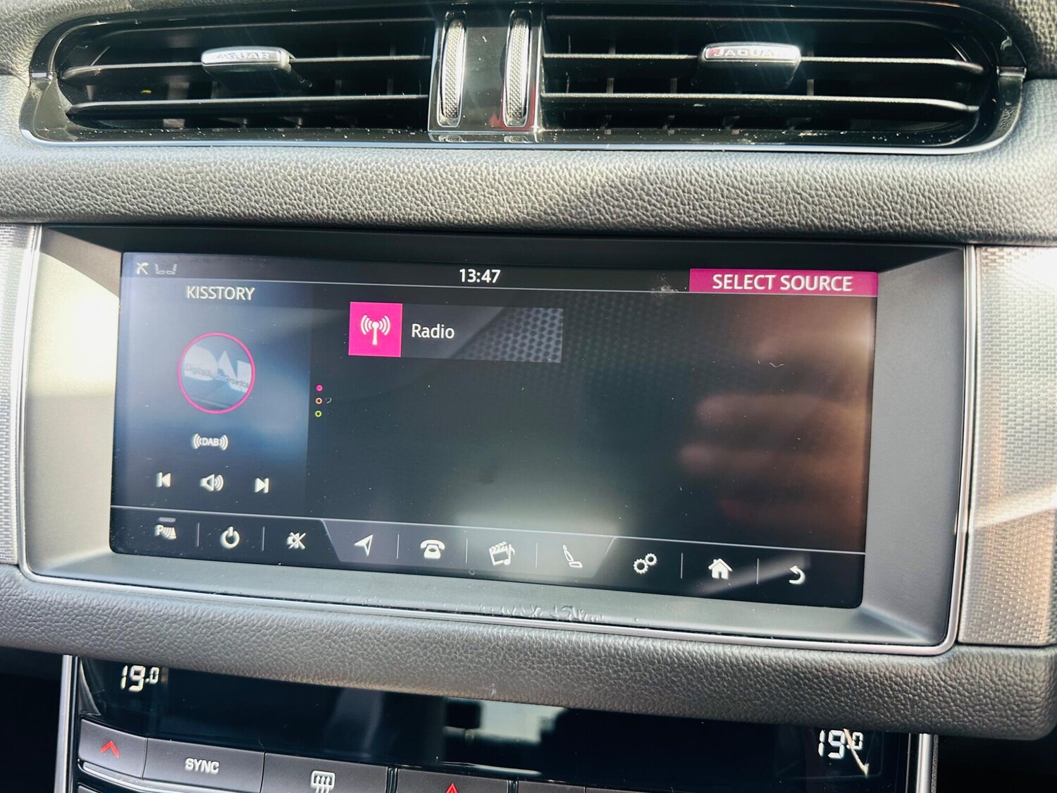 Used Jaguar XF 2019 for sale - 75949171: Photo 41