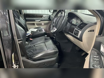 Used Chrysler Grand Voyager 2013 for sale - 76992895: Photo