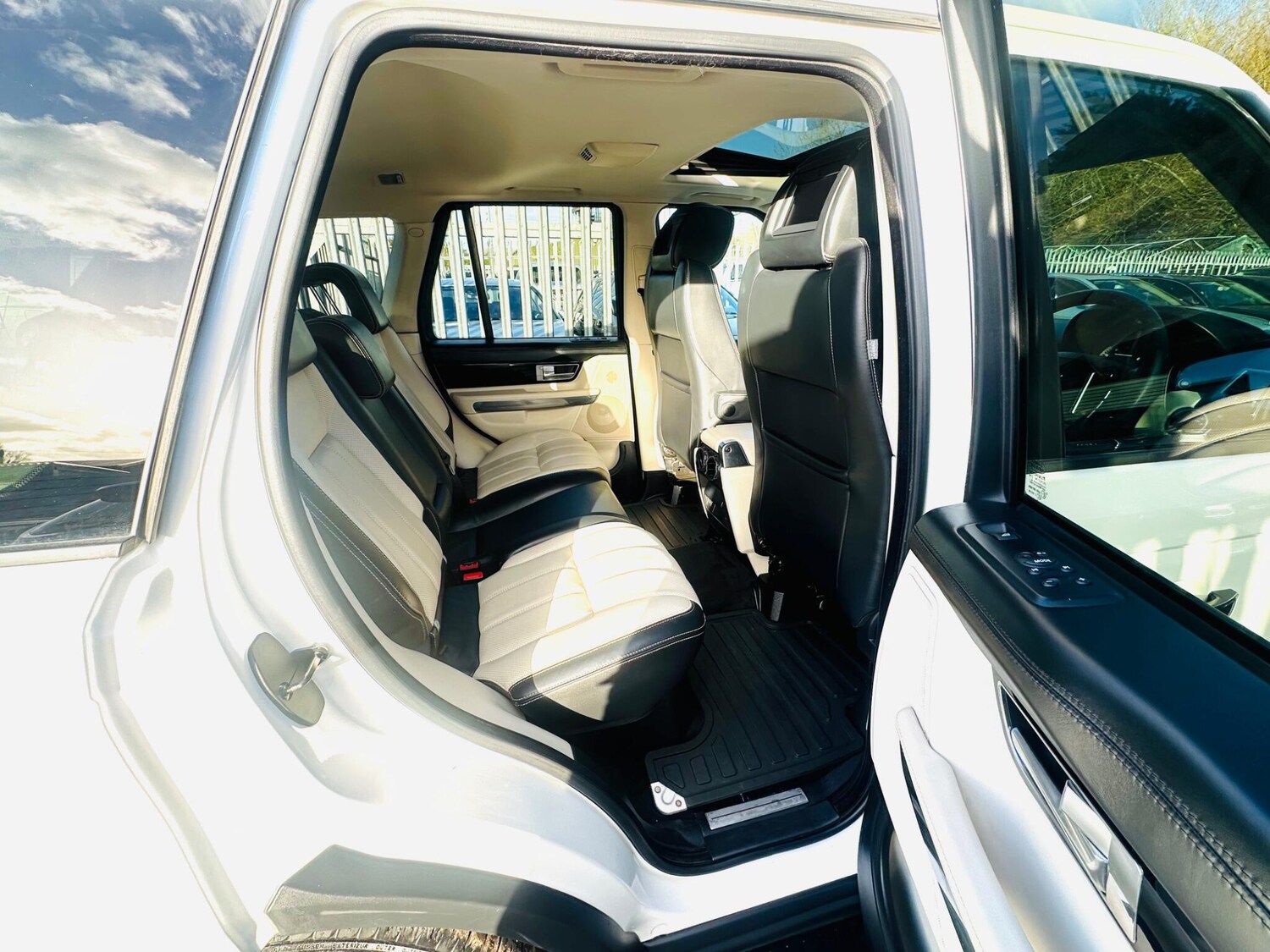 Used Land Rover Range Rover Sport 2010 for sale - 76325907: Photo 62