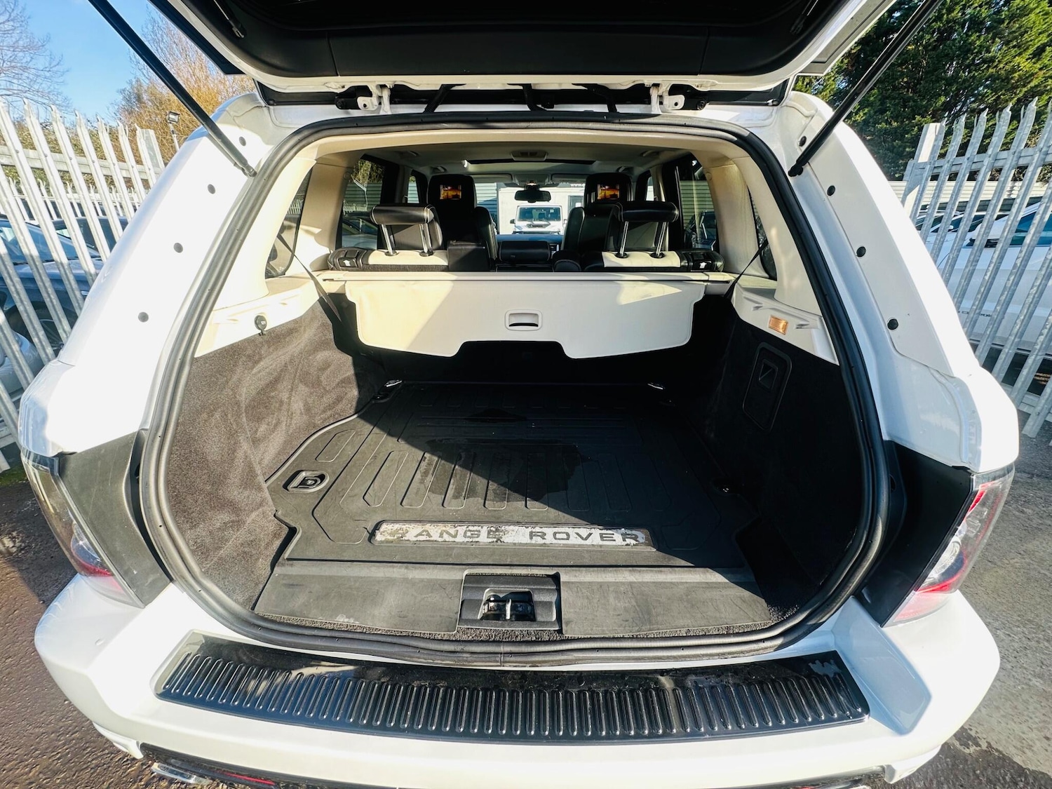 Used Land Rover Range Rover Sport 2010 for sale - 76325907: Photo 69