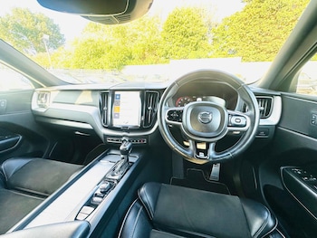 Used Volvo XC60 2018 for sale - 79496614: Photo
