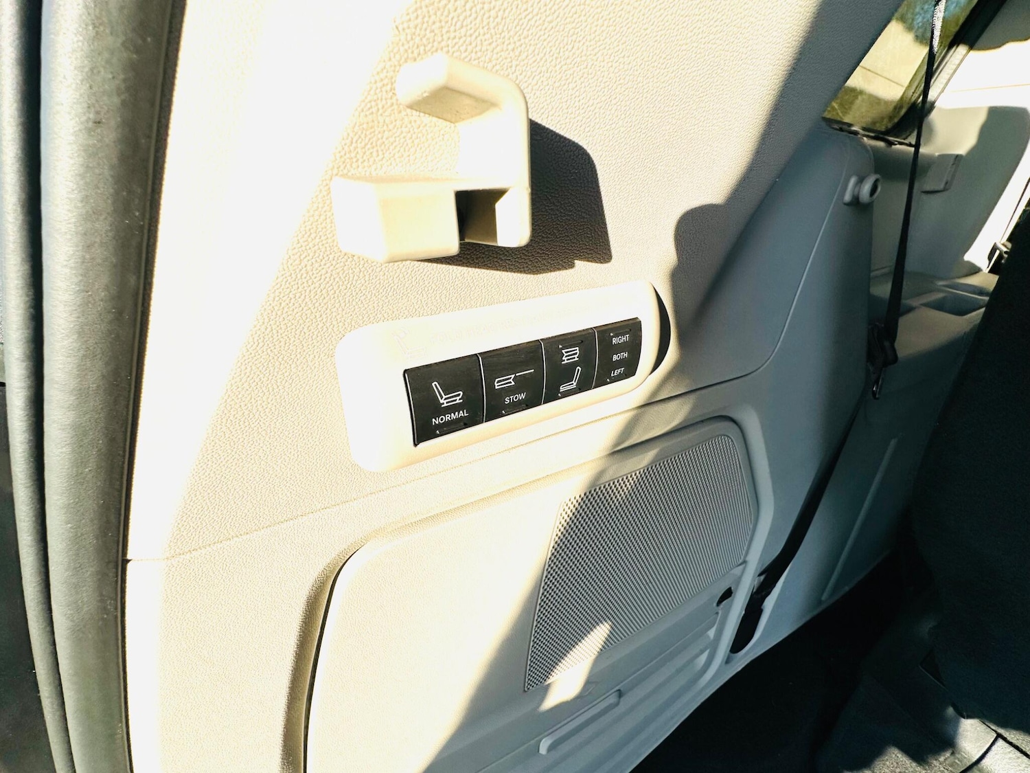 Used Chrysler Grand Voyager 2013 for sale - 76513500: Photo 63