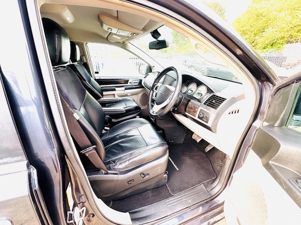 Used Chrysler Grand Voyager 2014 for sale - 75089651: Photo 2