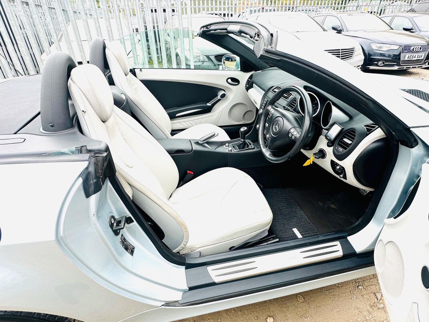 Used Mercedes-Benz SLK 2005 for sale - 75200272: Photo 2