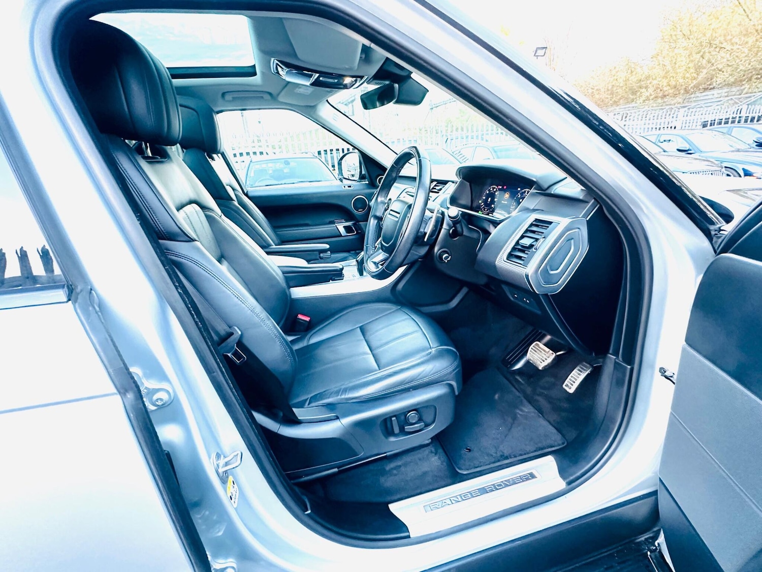 Used Land Rover Range Rover Sport 2018 for sale - 76318044: Photo 2