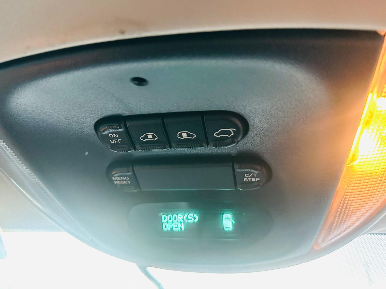 Used Chrysler Grand Voyager 2005 for sale - 77163506: Photo 27