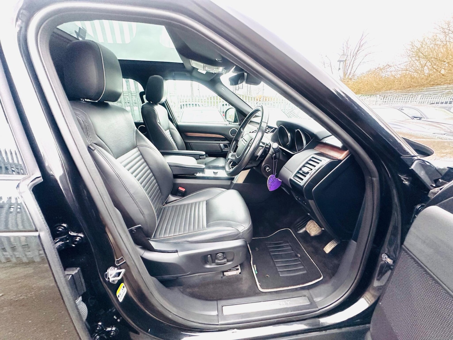 Used Land Rover Discovery 2017 for sale - 76995440: Photo 18