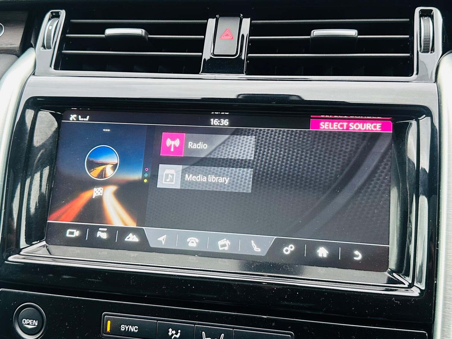 Used Land Rover Discovery 2017 for sale - 76995440: Photo 41