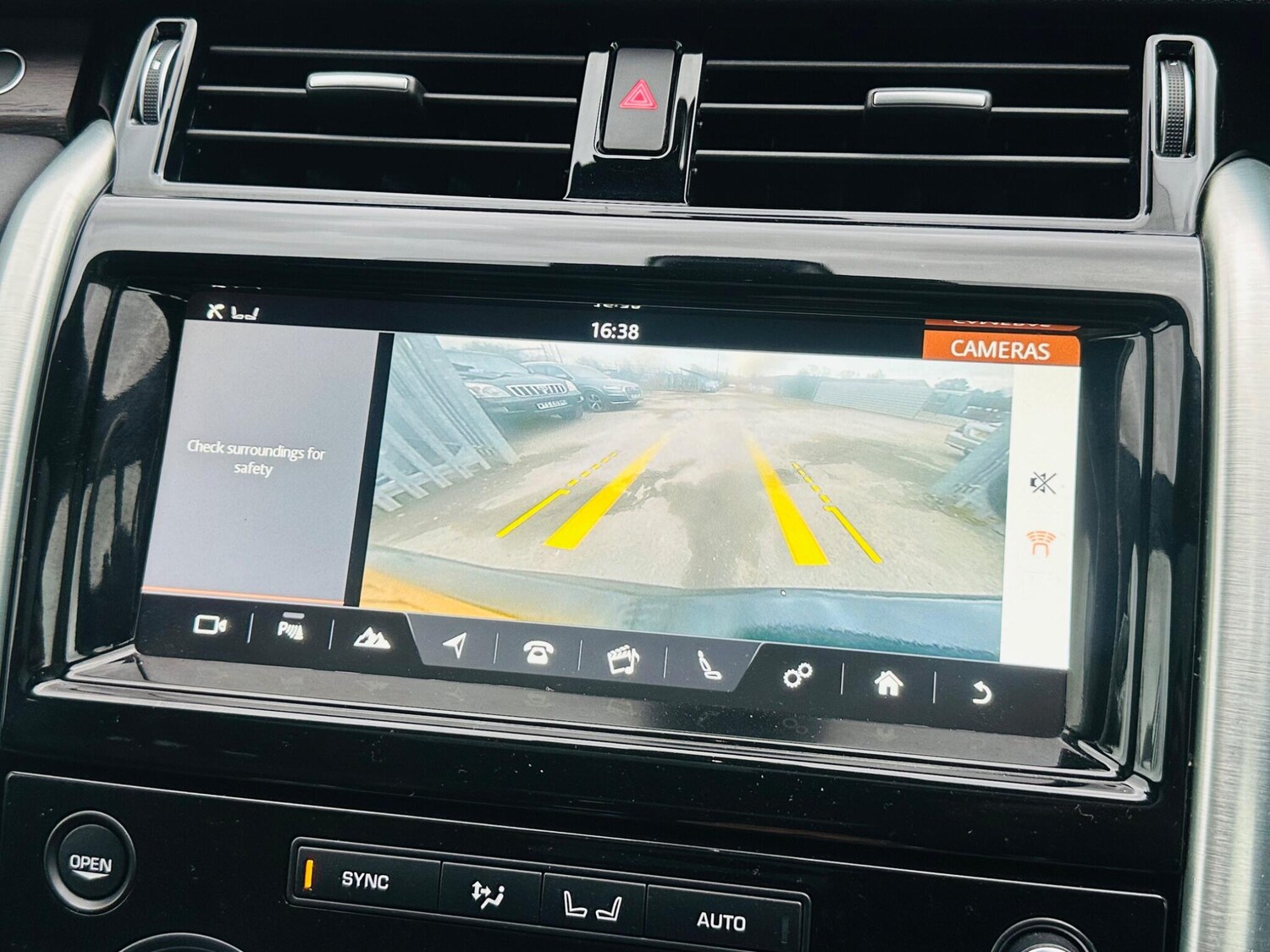 Used Land Rover Discovery 2017 for sale - 76995440: Photo 47