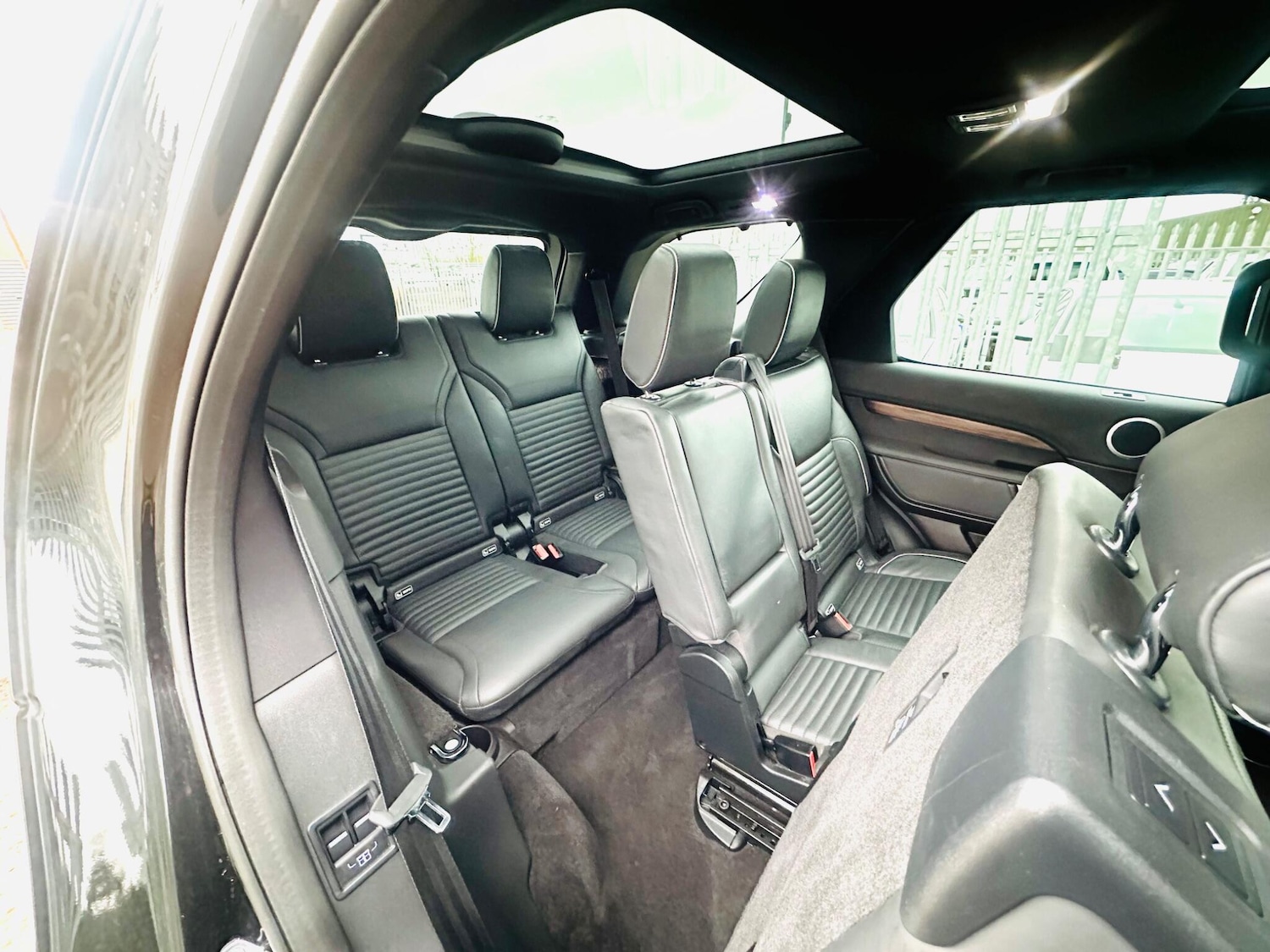 Used Land Rover Discovery 2017 for sale - 76995440: Photo 5