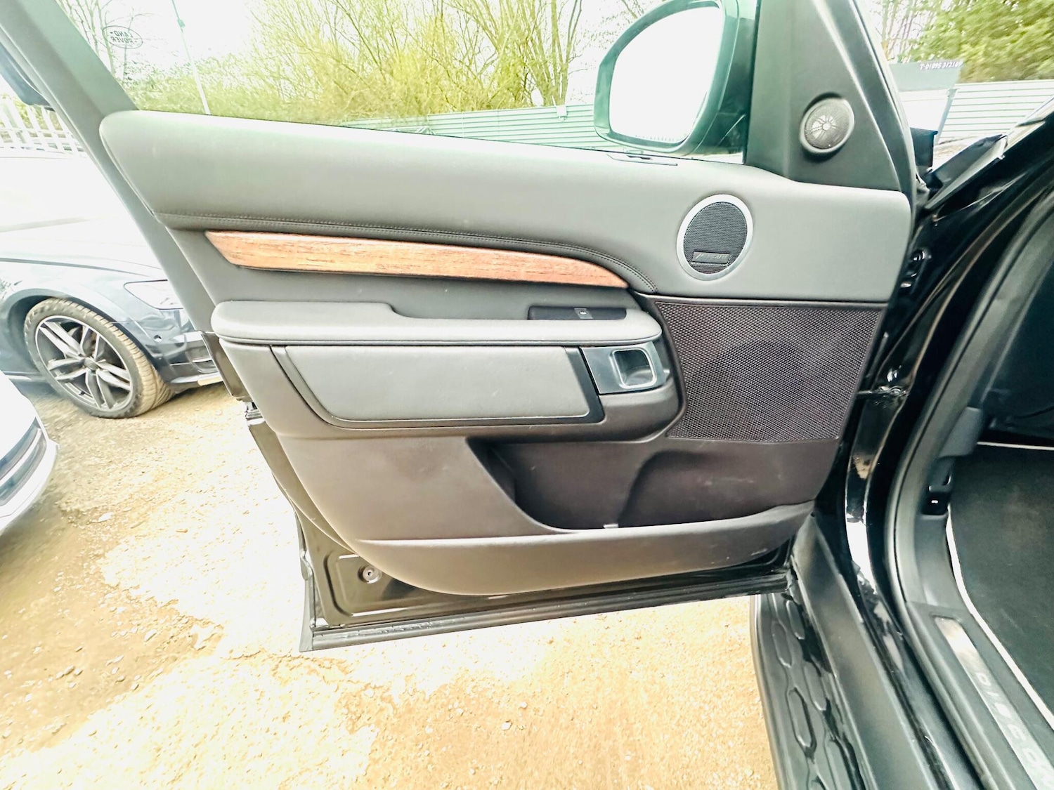 Used Land Rover Discovery 2017 for sale - 76995440: Photo 64