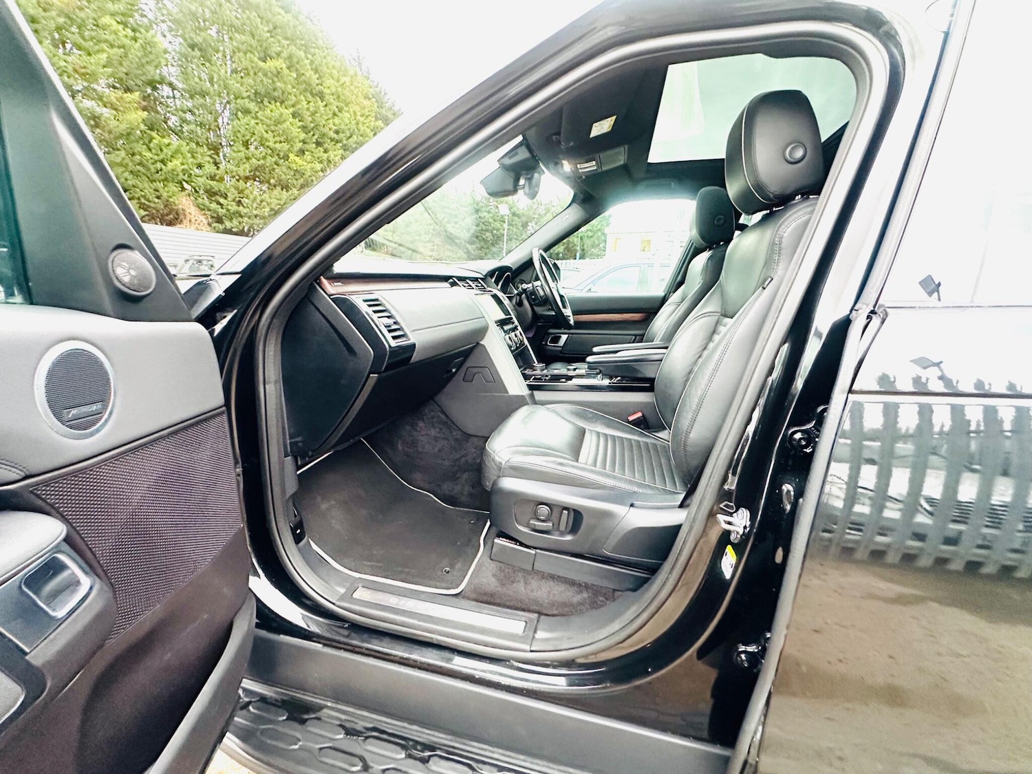 Used Land Rover Discovery 2017 for sale - 76995440: Photo 65