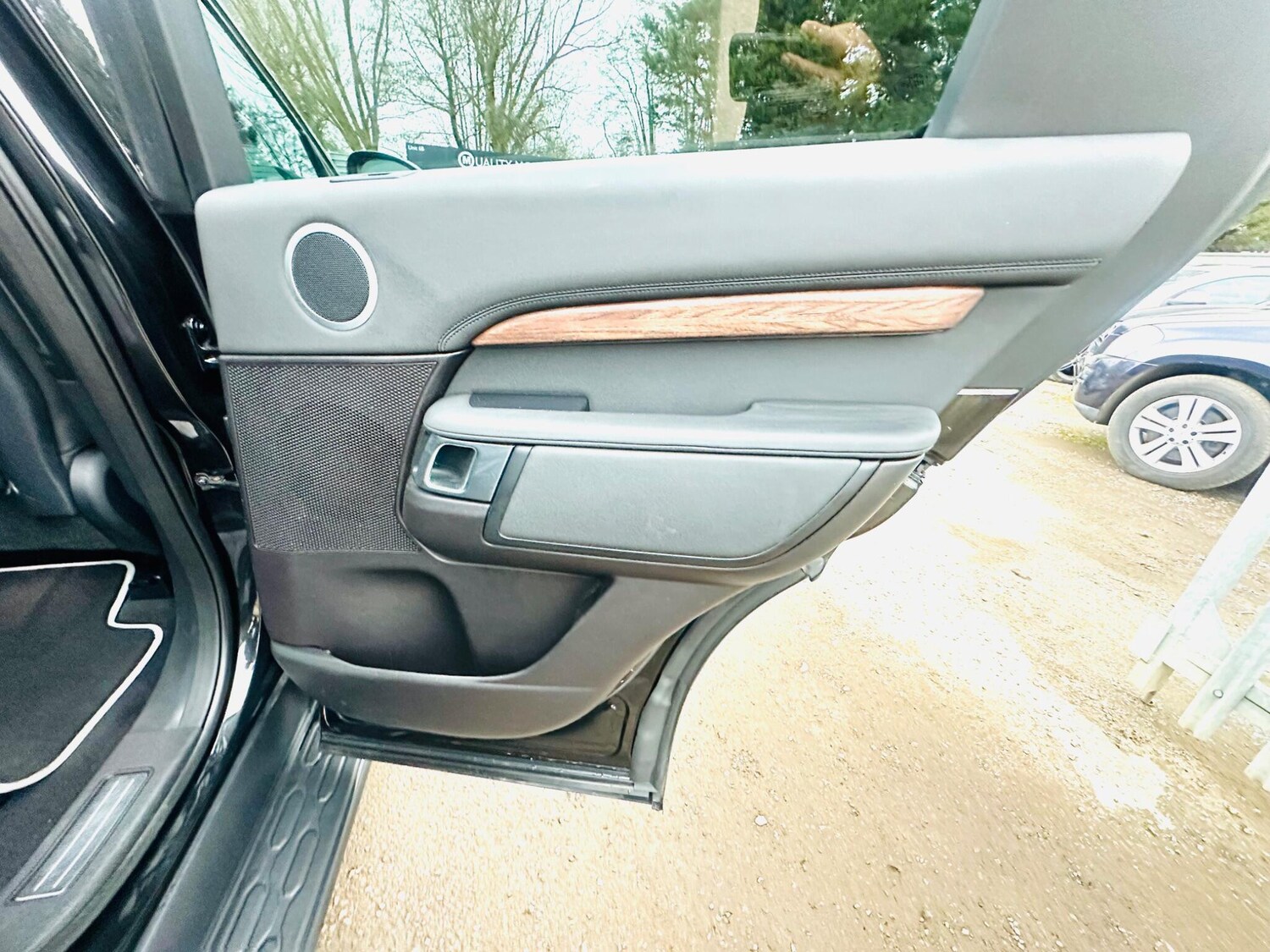 Used Land Rover Discovery 2017 for sale - 76995440: Photo 69