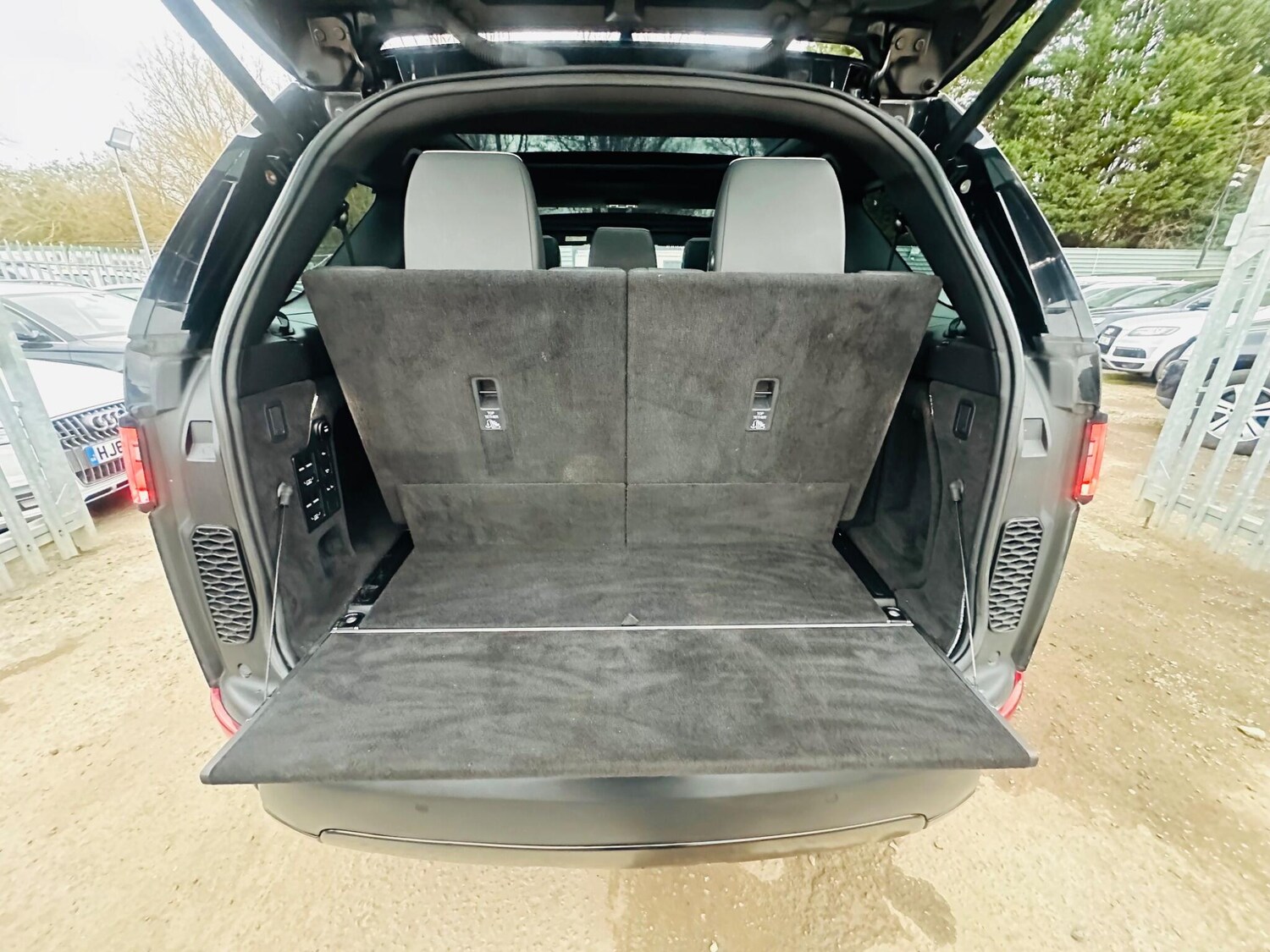 Used Land Rover Discovery 2017 for sale - 76995440: Photo 78