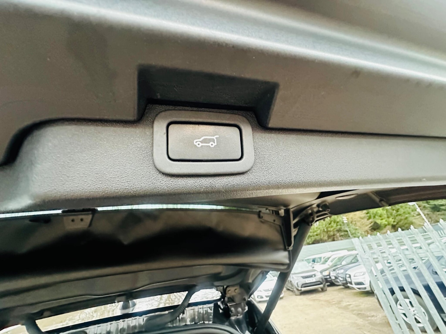 Used Land Rover Discovery 2017 for sale - 76995440: Photo 79