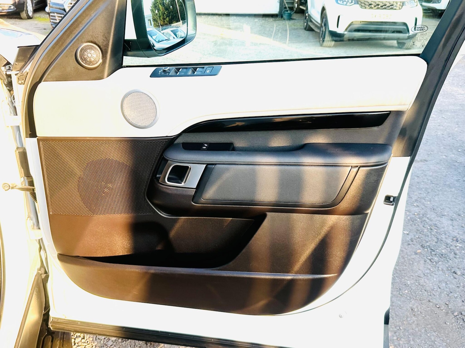 Used Land Rover Discovery 2017 for sale - 75866687: Photo 24